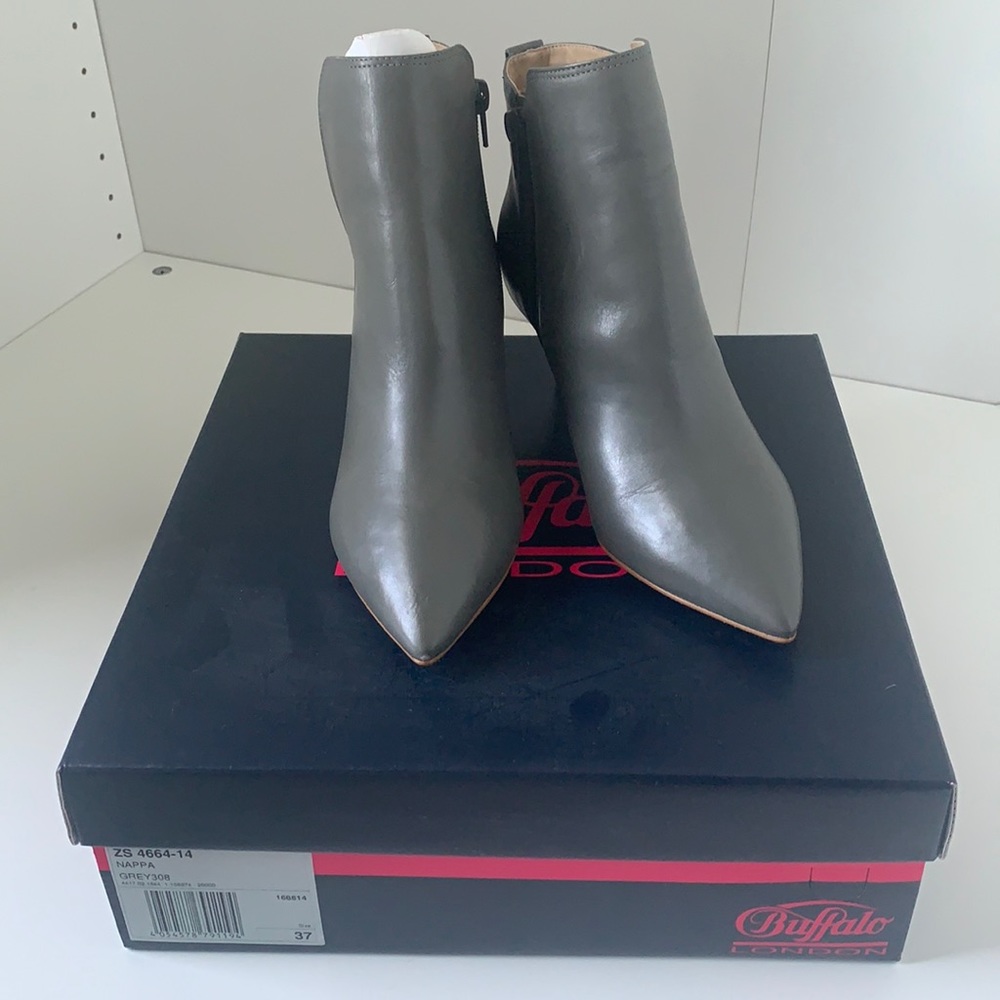 Grey leather Buffalo Ankle Boots!